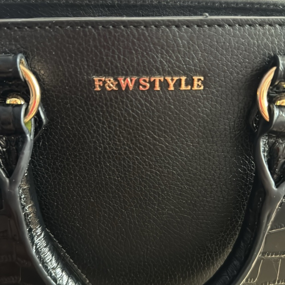 F&W STYLE | Small Croc Embossed Black Leather Handbag - Picture 3 of 11